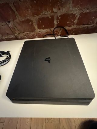 PS4 Slim 1TB + 2 Controles DualShock + Caja origen