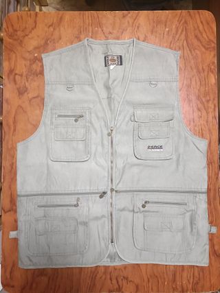 Chaleco verde militar con múltiples bolsillos