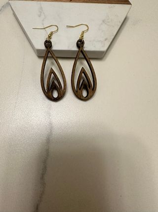 Orecchini in legno fatti a mano