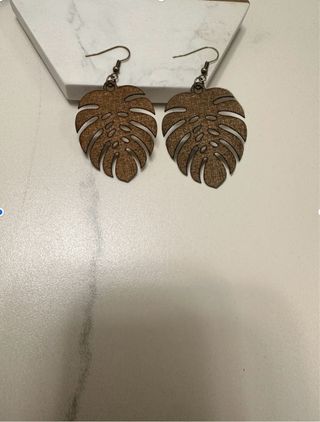 Orecchini in legno fatti a mano