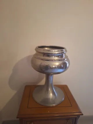 Conjunto paragüero y jarrones metálicos