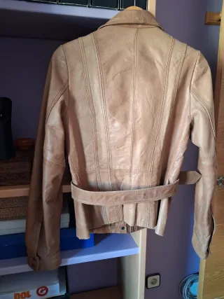 Chaqueta de piel beige y marrón