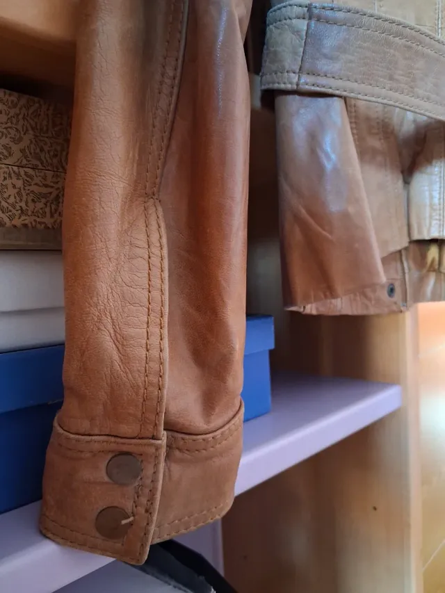 Chaqueta de piel beige y marrón