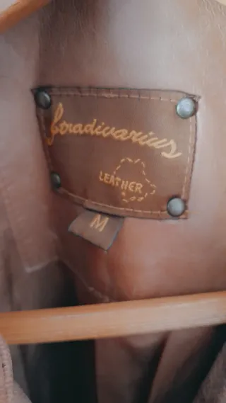 Chaqueta de piel beige y marrón