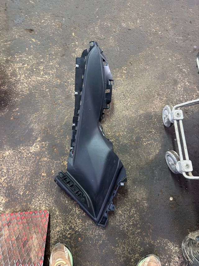 Tapa lateral derecha T-Max 560 2023