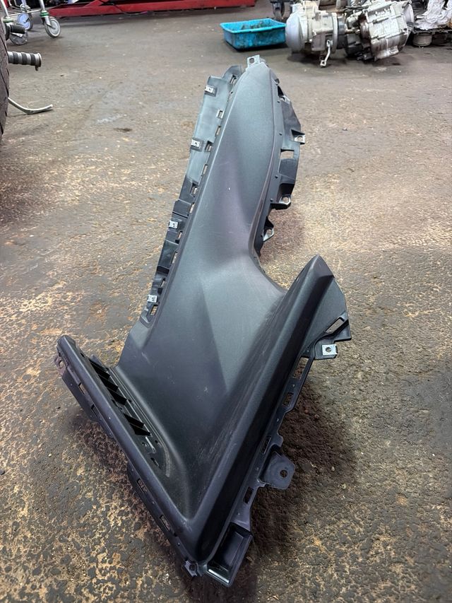 Tapa lateral derecha T-Max 560 2023