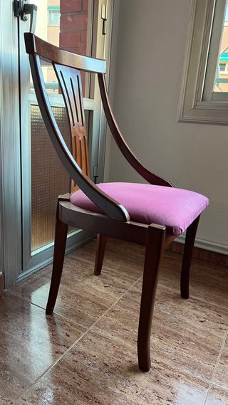 Silla de comedor madera tapizada de color granate