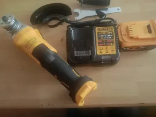 Amoladora a batería + cargador + batería