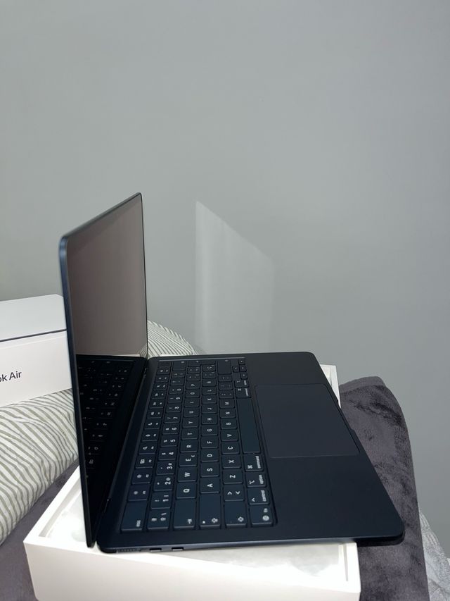 MacBook Air M2 16GB RAM Nuevo (color medianoche)
