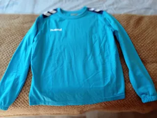 Camiseta técnica Hummel azul talla 6/8 años