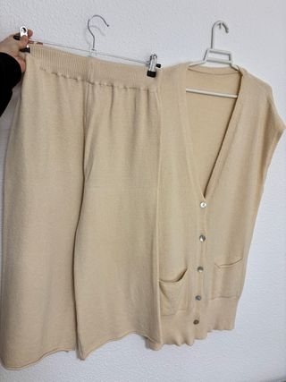 Conjunto de punto beige - chaleco y pantalón