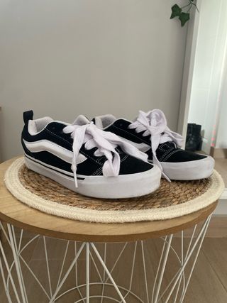 Zapatillas Vans Knu Old Skool Negras y Blancas
