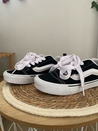 Zapatillas Vans Knu Old Skool Negras y Blancas