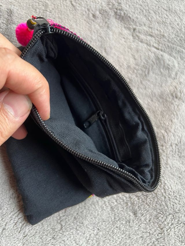 Bolsita monedero bordada tribal