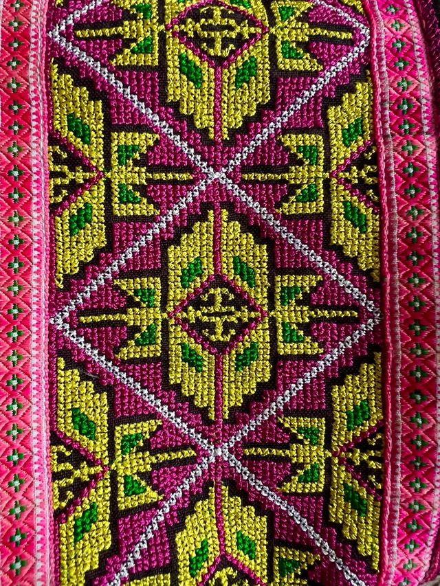 Bolsita monedero bordada tribal