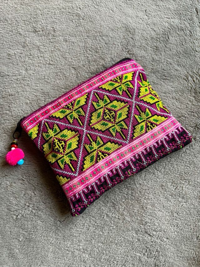 Bolsita monedero bordada tribal