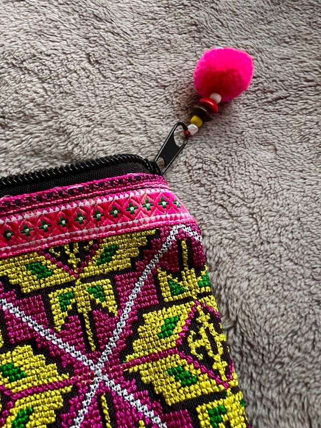 Bolsita monedero bordada tribal