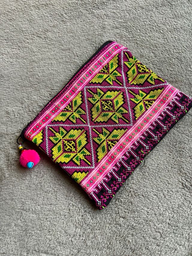 Bolsita monedero bordada tribal