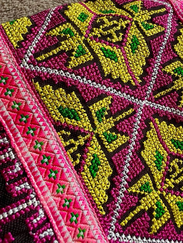 Bolsita monedero bordada tribal