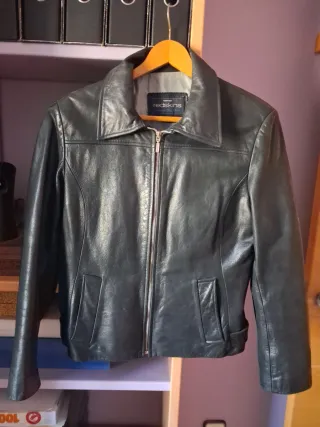 Cazadora de piel Redskins negra