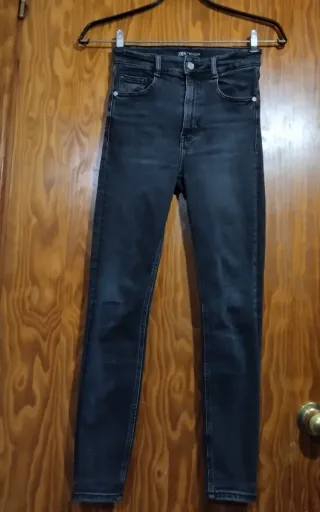 Pantalon Zara y camiseta Creem 2x5€