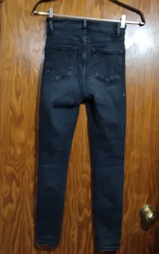 Pantalon Zara y camiseta Creem 2x5€