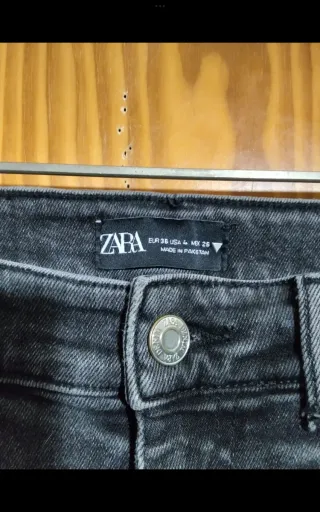 Pantalon Zara y camiseta Creem 2x5€