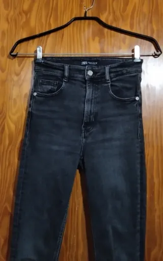 Pantalon Zara y camiseta Creem 2x5€