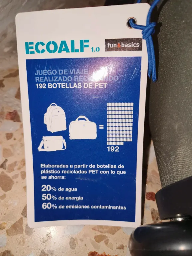Bolsa y mochila con ruedas ecoalf