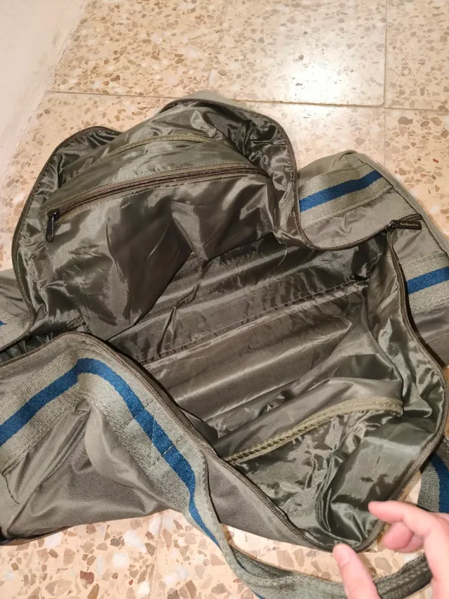 Bolsa y mochila con ruedas ecoalf