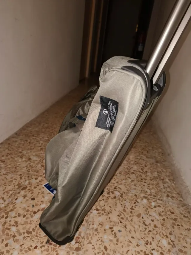 Bolsa y mochila con ruedas ecoalf