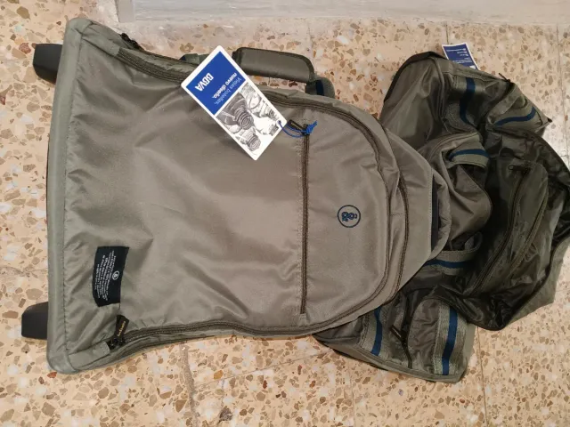 Bolsa y mochila con ruedas ecoalf