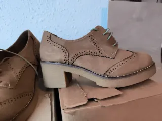 Zapatos ante sin estrenar cordones
