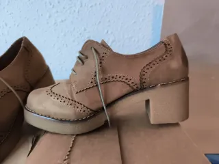 Zapatos ante sin estrenar cordones