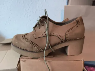 Zapatos ante sin estrenar cordones
