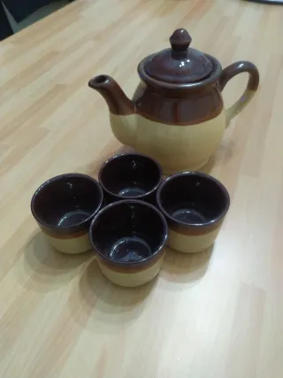 Caraffa e 4 tazzine da caffè made in Taiwan