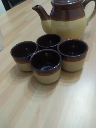 Caraffa e 4 tazzine da caffè made in Taiwan