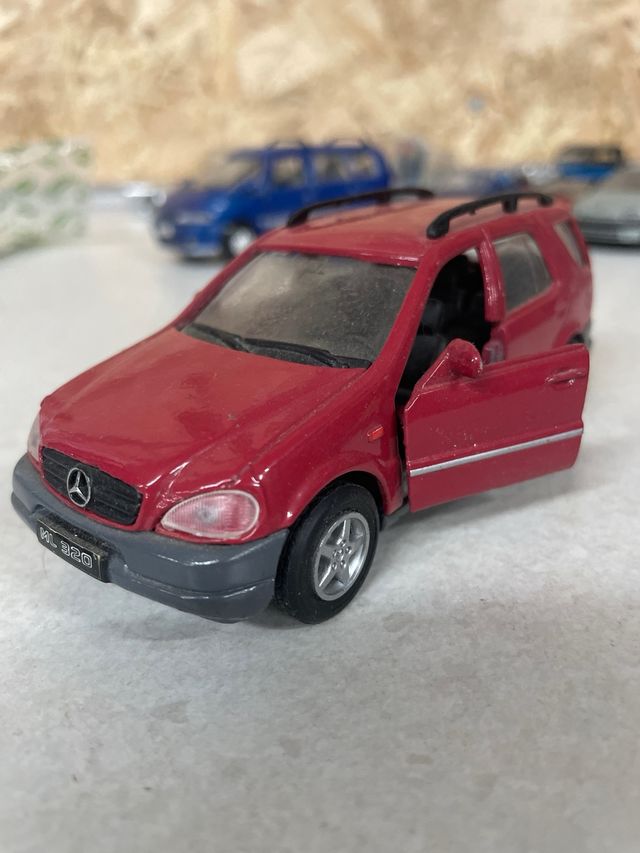 Macchine in scala Mercedes e Renault