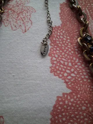 Collar Zara azul y dorado, piedra estilo zafiro