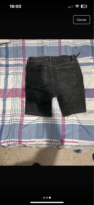 Vaqueros negros desgastados