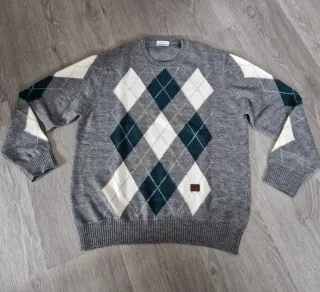 Jersey de rombos gris y blanco