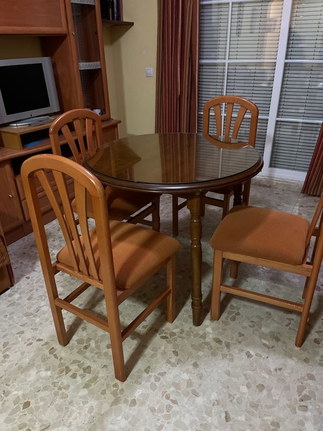 Mesa redonda comedor 90cm y cuatro sillas
