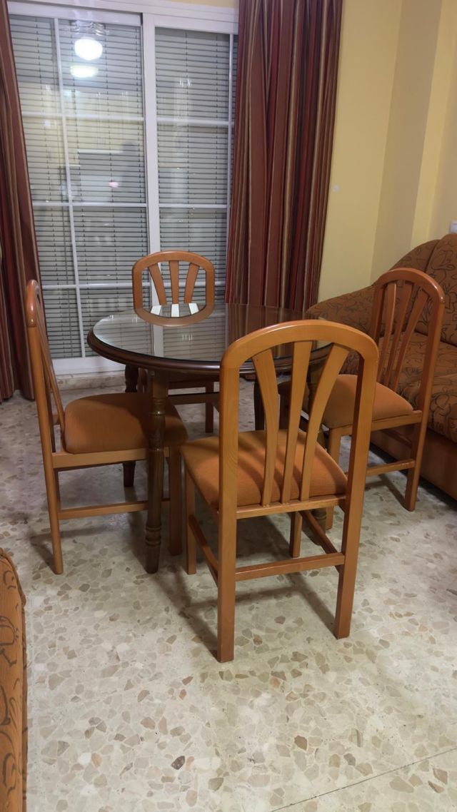 Mesa redonda comedor 90cm y cuatro sillas