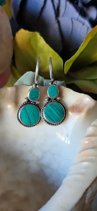 Pendientes antiguos de plata y malaquita