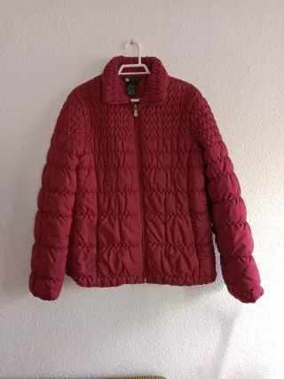 Abrigo acolchado Carole Little rojo. 2 puestas