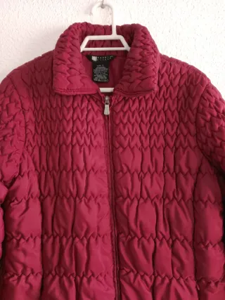 Abrigo acolchado Carole Little rojo. 2 puestas