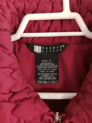 Abrigo acolchado Carole Little rojo. 2 puestas