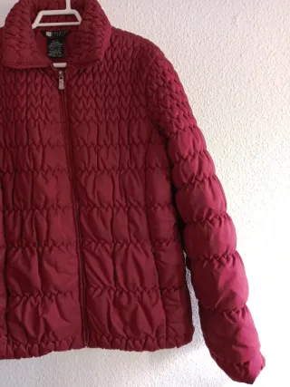 Abrigo acolchado Carole Little rojo. 2 puestas