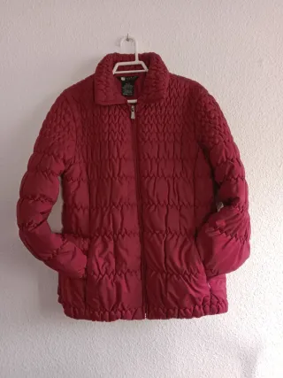 Abrigo acolchado Carole Little rojo. 2 puestas