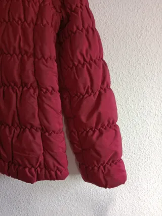 Abrigo acolchado Carole Little rojo. 2 puestas